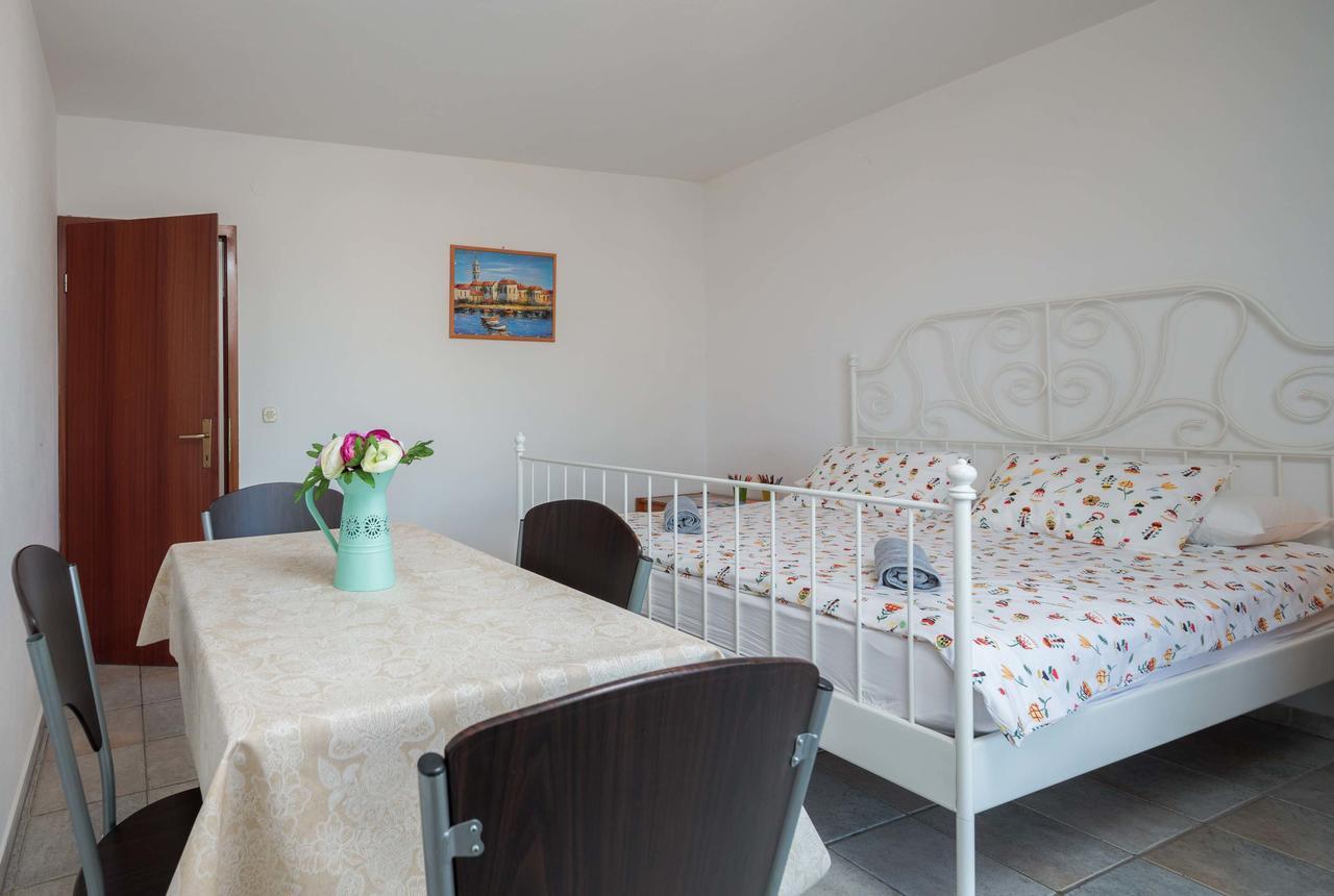 Apartments Loncar Seget Vranjica Luaran gambar